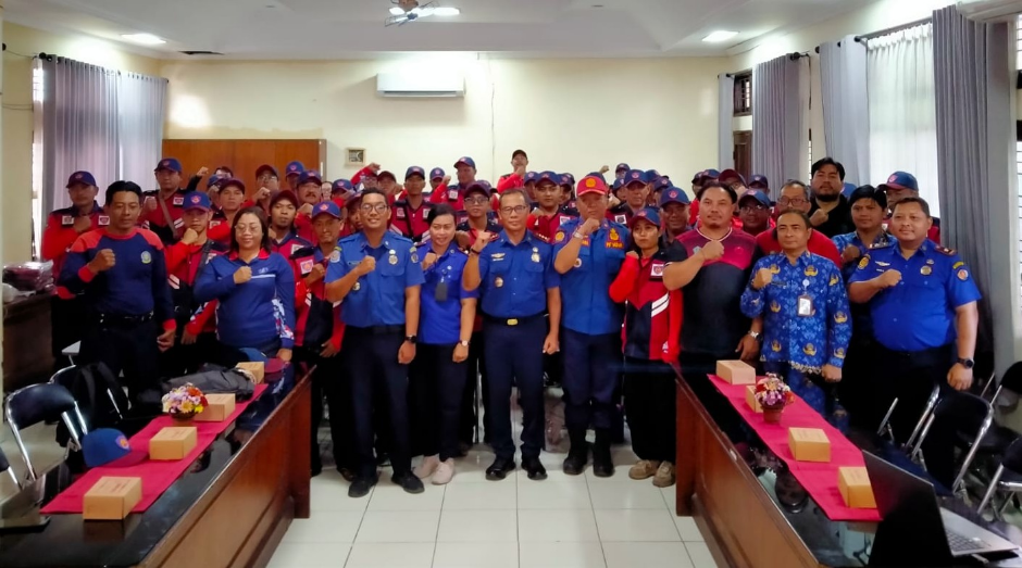 Dinas Pemadam Kebakaran dan Penyelamatan Kota Denpasar melatih Relawan Pemadam Kebakaran (Redkar) perwakilan desa se-Denpasar