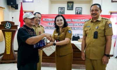 Ketua Dekranasda Kabupaten Badung Nyonya Rasniathi Adi Arnawa membuka Pelatihan Pengemasan Hasil Produk Industri Pangan di Sading