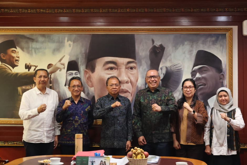 Gubernur Bali Wayan Koster menerima Direktur Jenderal Tata Ruang Kementerian ATR/BPN Suyus Windayana di Kantor Gubernur Bali