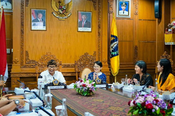 Bupati Badung Adi Arnawa menerima kunjungan delegasi Shonan-Bali Friendship Association dari Kota Fujisawa Jepang di Puspem Badung