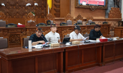 Sekretaris Daerah Kota Denpasar Eddy Mulya saat rapat kerja membahas Rancangan KUA-PPAS 2027 di Gedung DPRD Kota Denpasar
