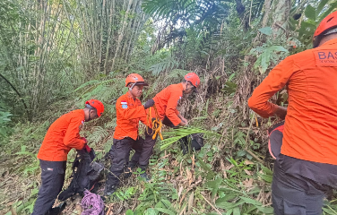 Tim SAR gabungan melakukan pencarian warga yang diduga terjatuh ke jurang di Banjar Tampuagan, Desa Peninjoan, Tembuku, Bangli.