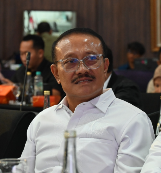 Anggota Komisi VI DPR RI Gde Sumarjaya Linggih di sela Kunjungan Kerja Komisi VI DPR RI di Surabaya, Jawa Timur.