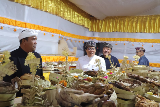 Wagub Bali Giri Prasta menghadiri Upacara Pitra Yadnya Ngaben dan Peroras Kinembulan di Bale Pasamuhan Desa Adat Kubu, Bangli.