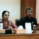 Bunda PAUD Badung Nyonya Rasniathi Adi Arnawa menjadi narasumber FGD pembangunan TPA di Ruang Rapat Badan Riset dan Inovasi Daerah, Kamis (30/7).