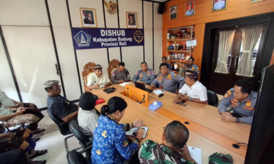 Kepala Dishub Badung Anak Agung Gde Rahmadi memimpin rapat koordinasi penertiban parkir liar di Ruang Rapat Dishub Badung, Kamis (30/7/2026).