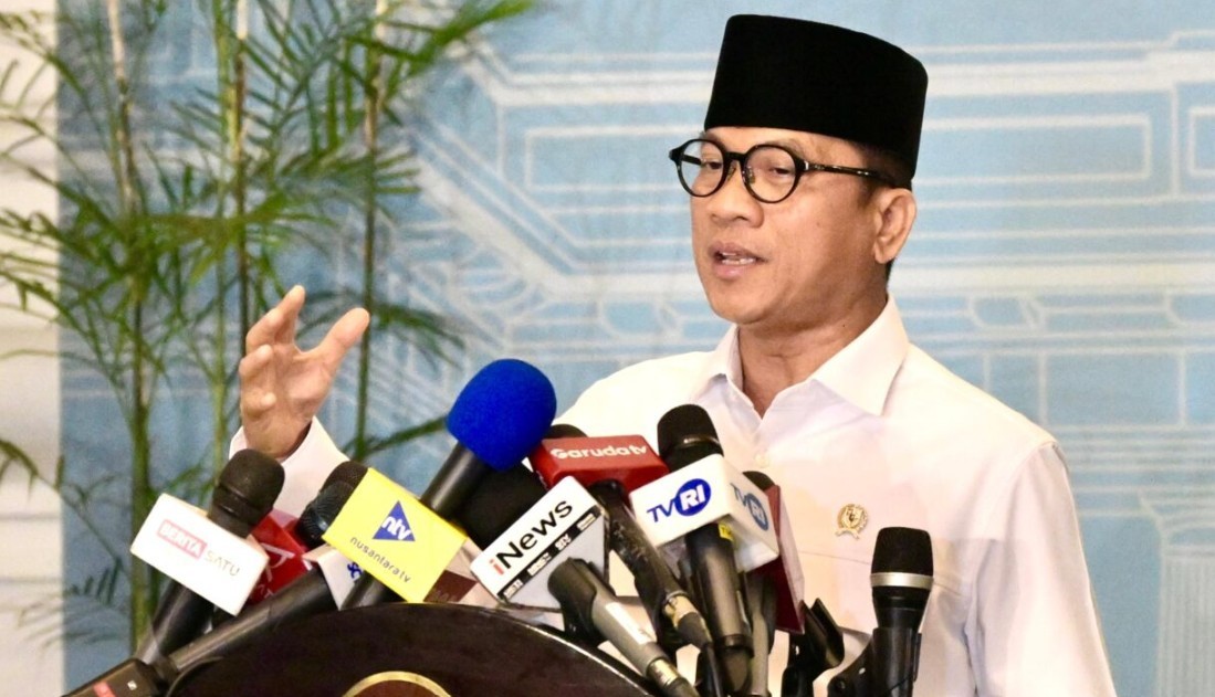 Mendes PDT Yandri Susanto memberikan keterangan mengenai integrasi Kopdes Merah Putih, BUMDes, dan desa tematik di Istana Kepresidenan Jakarta.