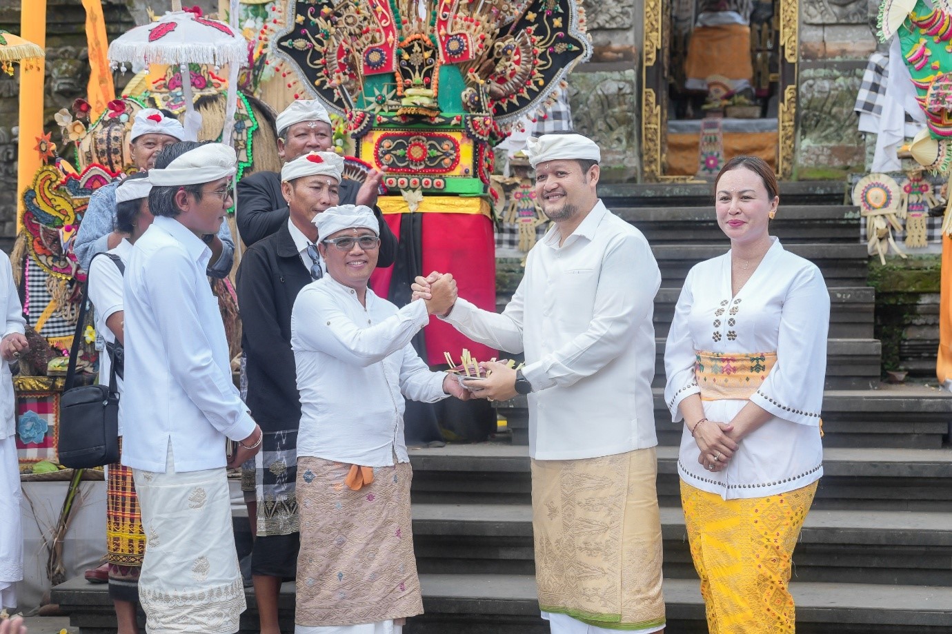 Wakil Bupati Badung Bagus Alit Sucipta menghadiri persembahyangan Bhakti Penganyar pada Karya Agung di Pura Dalem Desa Adat Sempidi, Mengwi