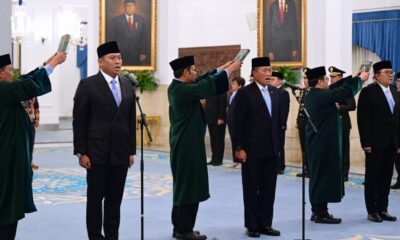 Presiden Prabowo Subianto melantik Donny Ermawan dan Yos Sunitiyoso sebagai Gubernur dan Wakil Gubernur Universitas Republik Indonesia di Istana Negara