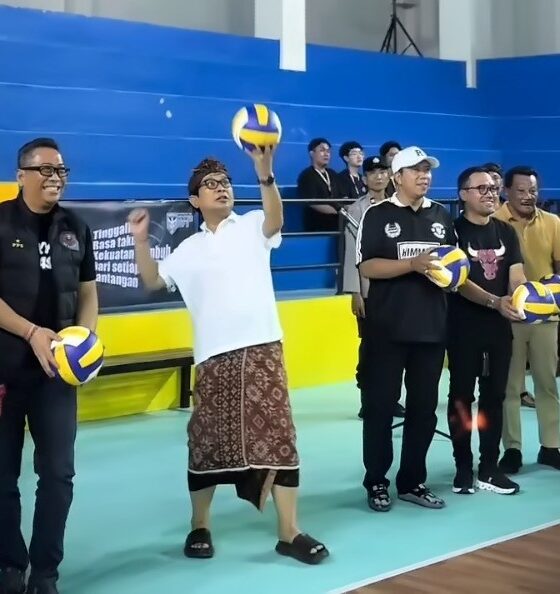 Bupati Badung I Wayan Adi Arnawa membuka Turnamen Bola Voli Himmus Cup II di GOR Gema Putra Presada, Desa Gulingan, Kecamatan Mengwi.
