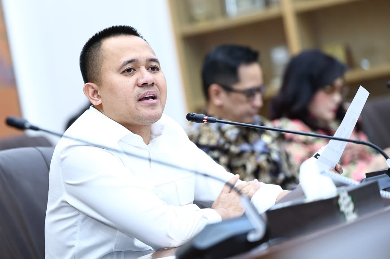 Anggota Komisi VI DPR RI Mufti An'am dalam Rapat Kerja Komisi VI DPR RI bersama Menteri Perdagangan di Senayan, Jakarta.