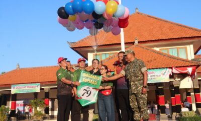 Wakil Bupati Buleleng Gede Supriatna memimpin Apel Peringatan Hari Koperasi ke-79 Tahun 2026 di Lapangan Ngurah Rai Singaraja.