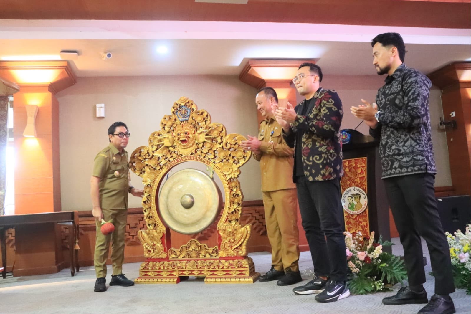 Wakil Walikota Denpasar I Kadek Agus Arya Wibawa membuka Temu Usaha Penanaman Modal Tahun 2026 di Graha Sewakadarma, Lumintang.