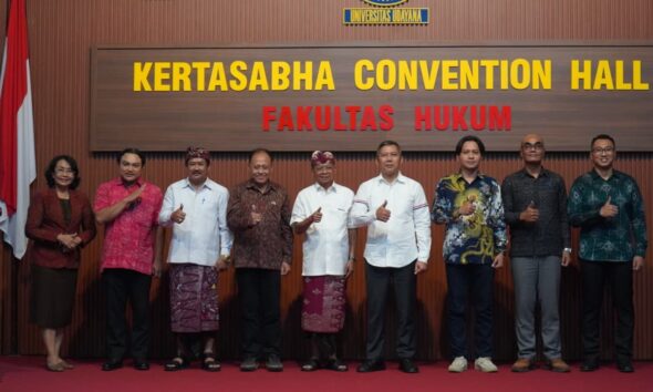 Gubernur Bali Wayan Koster menjadi narasumber matrikulasi mahasiswa baru Pascasarjana FH Unud di Kertasabha Convention Hall, Denpasar.