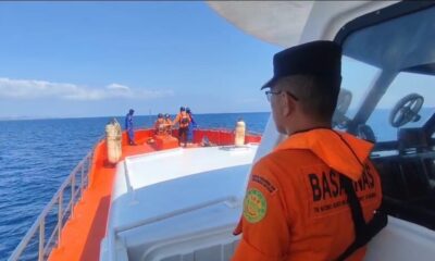 Tim SAR gabungan memperluas area pencarian korban terbakarnya KMP Putri Yasmin di perairan Selat Lombok.