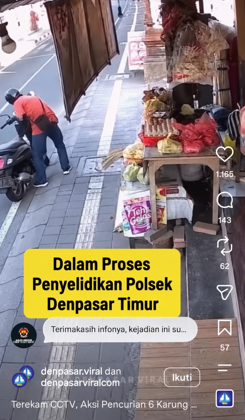 Rekaman CCTV memperlihatkan pelaku dugaan pencurian enam karung beras di sebuah toko kelontong wilayah Denpasar Timur.