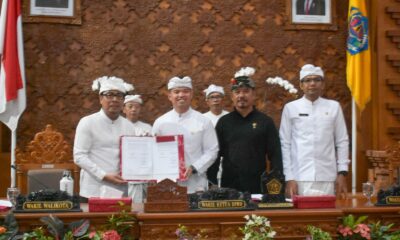 Wakil Walikota Denpasar I Kadek Agus Arya Wibawa mengikuti Sidang Paripurna ke-13 DPRD Kota Denpasar terkait persetujuan Perubahan KUA-PPAS 2026.