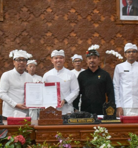 Wakil Walikota Denpasar I Kadek Agus Arya Wibawa mengikuti Sidang Paripurna ke-13 DPRD Kota Denpasar terkait persetujuan Perubahan KUA-PPAS 2026.