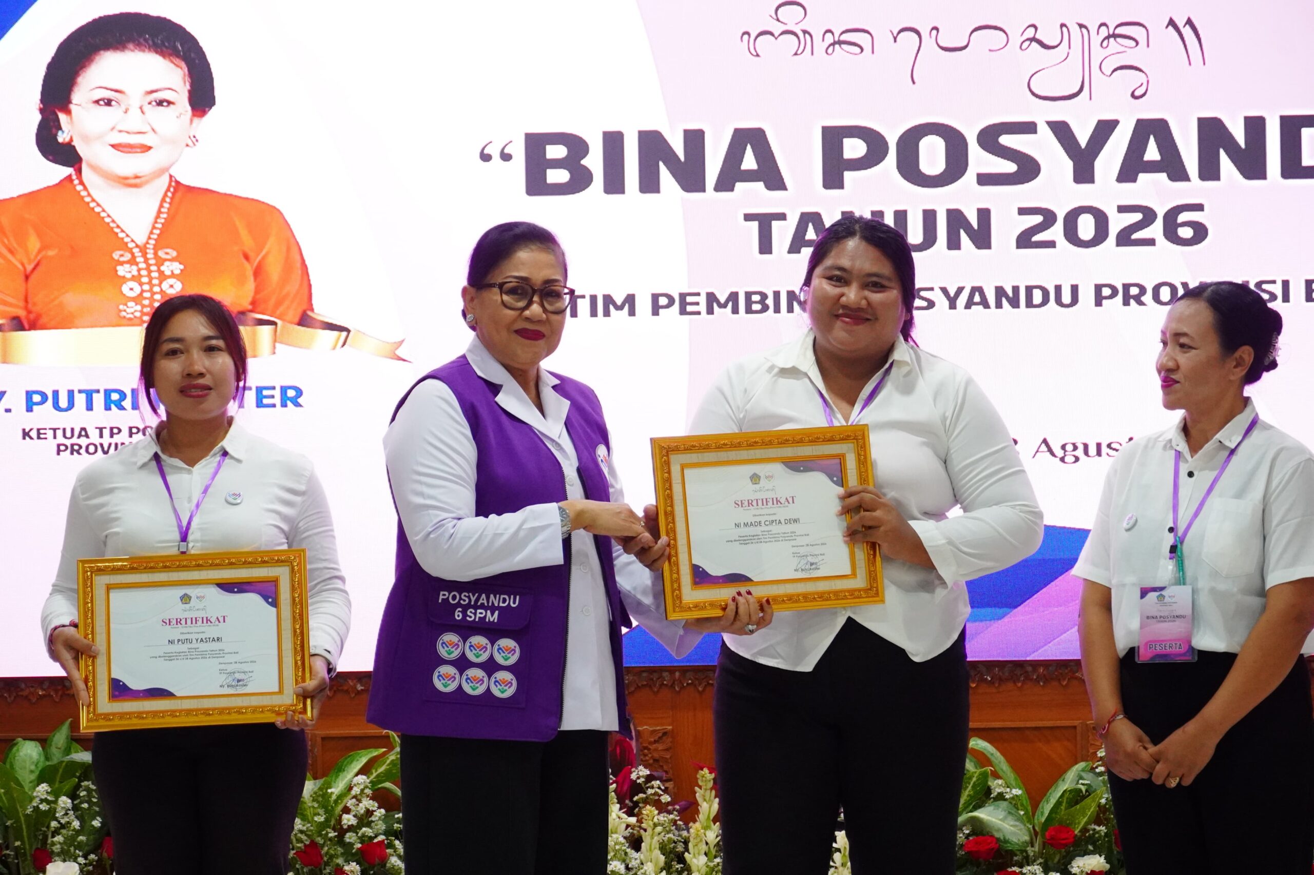 Ketua TP Posyandu Provinsi Bali Ny. Putri Suastini Koster menutup Bimtek Bina Posyandu Angkatan XI Tahun 2026 di Bapelkesmas Dinas Kesehatan Provinsi Bali.