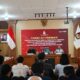 Ketua KPU Provinsi Bali I Dewa Agung Gede Lidartawan memimpin Rapat Koordinasi Penguatan Kompetensi SDM melalui Learning Management System di Ruang Rapat KPU Provinsi Bali.