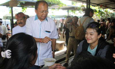 Gubernur Bali Wayan Koster berkumpul bersama kaum muda Agata di Kedai Kopi Tangkil, Tabanan, saat perayaan Tumpek Krulut.