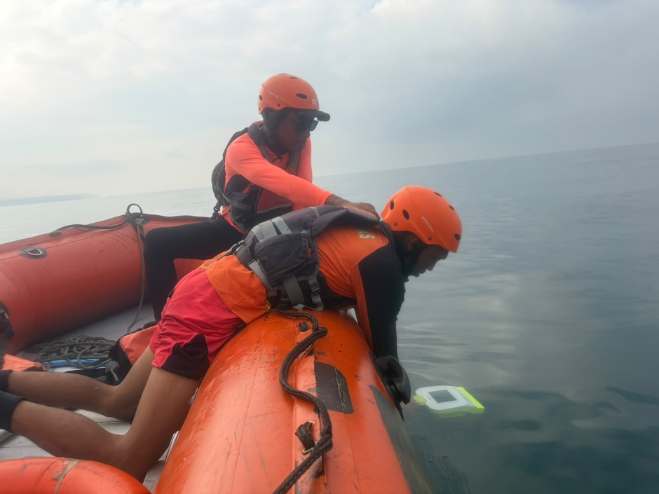 Tim SAR gabungan melaksanakan operasi pencarian nelayan yang diduga terjatuh ke laut di Perairan Pantai Medewi, Jembrana.