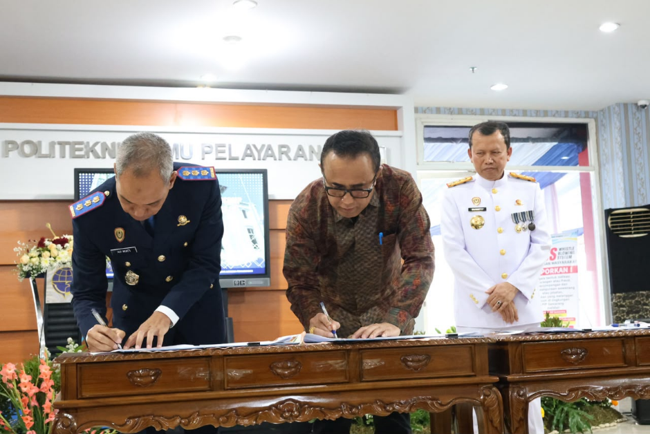Walikota Denpasar I Gusti Ngurah Jaya Negara menandatangani MoU dengan BPSDMP Kementerian Perhubungan di Politeknik Ilmu Pelayaran Semarang, Jumat (31/7).