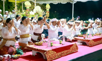 Walikota Denpasar I Gusti Ngurah Jaya Negara dan Wakil Walikota I Kadek Agus Arya Wibawa menghadiri persembahyangan bersama Hari Pitenget Tumpek Krulut di Lapangan Puputan I Gusti Ngurah Made Agung Denpasar, Sabtu (1/8).