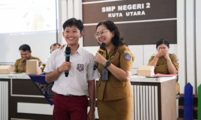 Bunda Antinarkoba Kabupaten Badung Nyonya Rasniathi Adi Arnawa menghadiri sosialisasi bahaya narkoba di SMP Negeri 2 Kuta Utara, Senin (3/8).
