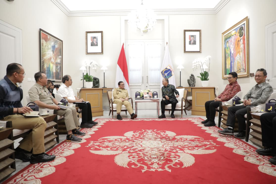 Bupati Badung Adi Arnawa mendampingi Gubernur Bali Wayan Koster saat audiensi dengan Gubernur DKI Jakarta Pramono Anung di Balai Kota DKI Jakarta.