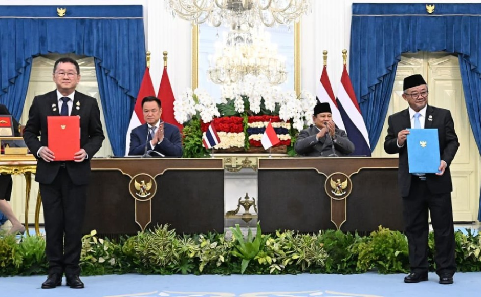 Presiden Prabowo Subianto bersama Perdana Menteri Kerajaan Tailan Anutin Charnvirakul menyaksikan penunjukan dokumen kerja sama di Istana Merdeka, Jakarta.