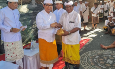 Bupati Adi Arnawa menghadiri Puncak Karya Mamungkah dan Padudusan Alit di Dadia Penitangan, Jimbaran, Kecamatan Kuta Selatan.