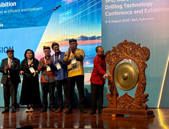 Gubernur Koster membuka APDT 2026 di Hotel Westin Nusa Dua yang dihadiri sekitar 800 peserta dari 39 negara.