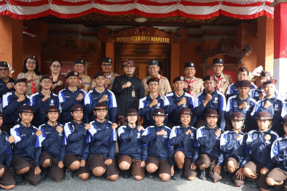 Wawali I Kadek Agus Arya Wibawa melepas Kontingen Kwartir Cabang Pramuka Denpasar yang akan mengikuti Jambore Nasional ke-12 2026.