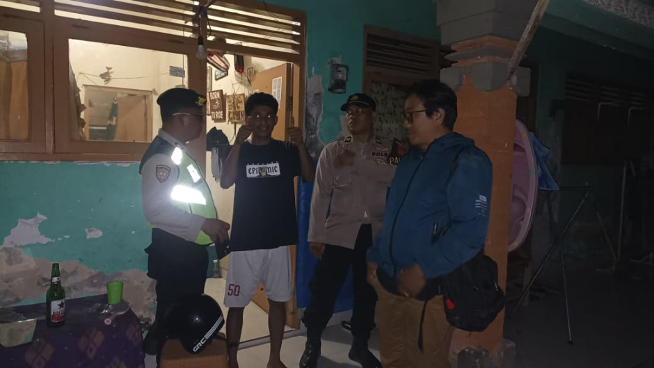 Personel Polsek Denpasar Timur menindaklanjuti pengaduan warga terkait musik keras yang disampaikan melalui Call Center Polri 110.