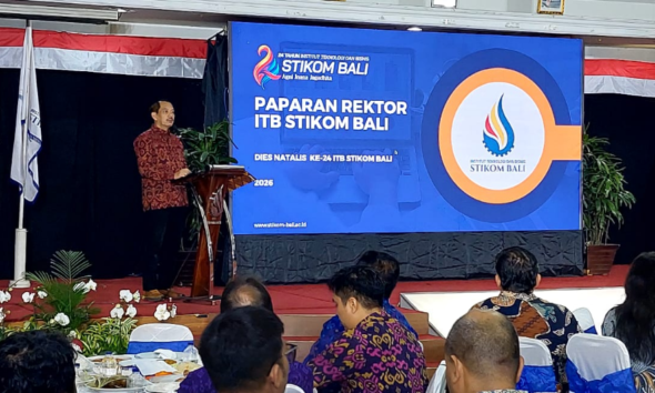 Rektor ITB STIKOM Bali Dr. Dadang Hermawan memberikan sambutan peluncuran LinkedIn Learning Center pada perayaan Dies Natalis ke-24 ITB STIKOM Bali.