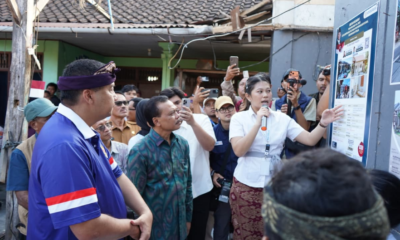 Sekda Provinsi Bali Dewa Made Indra mendampingi Menteri PKP Maruarar Sirait meninjau rumah Ni Wayan Pageh, penerima Program Bedah Rumah di Kelurahan Tonja, Denpasar Utara.