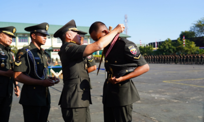 Pangdam IX/Udayana Mayjen TNI Piek Budyakto memimpin Upacara Penutupan Dikmaba Infanteri Gelombang II TA 2026 di Lapangan Wira Yudha Bhakti Rindam IX/Udayana, Tabanan.