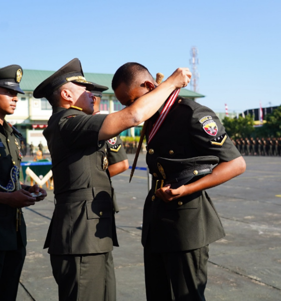 Pangdam IX/Udayana Mayjen TNI Piek Budyakto memimpin Upacara Penutupan Dikmaba Infanteri Gelombang II TA 2026 di Lapangan Wira Yudha Bhakti Rindam IX/Udayana, Tabanan.