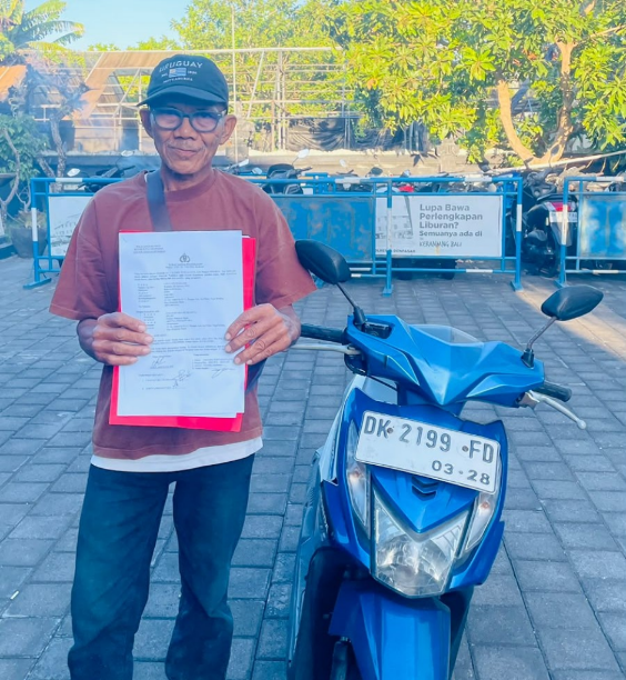 Sepeda motor Honda Beat milik korban curanmor yang ditemukan warga di kawasan Pantai Lembeng, Sukawati, Kabupaten Gianyar.