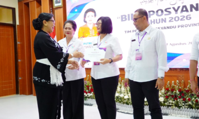 Ketua TP Posyandu Provinsi Bali Ny. Putri Suastini Koster menutup Bina Posyandu X Tahun 2026 di Aula UPTD Bapelkesmas Dinas Kesehatan Provinsi Bali.