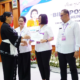 Ketua TP Posyandu Provinsi Bali Ny. Putri Suastini Koster menutup Bina Posyandu X Tahun 2026 di Aula UPTD Bapelkesmas Dinas Kesehatan Provinsi Bali.