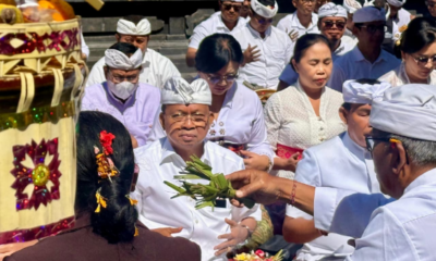 Gubernur Bali Wayan Koster memimpin jajaran Pemprov Bali melaksanakan Upacara Ngaturang Pekeling di Pura Agung Besakih, Karangasem.