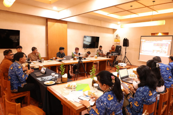 Sekda Kota Denpasar IGN Eddy Mulya menjadi narasumber Webinar Nasional KORPRI membahas Inovasi Sembagi Arutala.