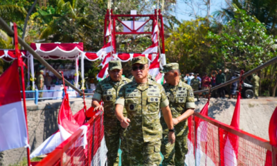 Pangdam IX/Udayana Mayjen TNI Piek Budyakto meresmikan Jembatan Garuda yang menghubungkan Desa Lokapaksa dan Desa Ringdikit, Buleleng.