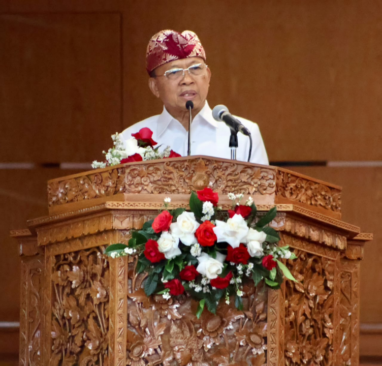Gubernur Bali Wayan Koster menyampaikan pidato pada Sidang Paripurna Istimewa DPRD Provinsi Bali memperingati Hari Jadi ke-68 Provinsi Bali di Denpasar.