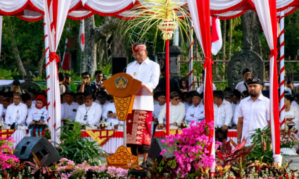 Gubernur Bali Wayan Koster membacakan pidato Peringatan Hari Jadi ke-68 Provinsi Bali di Lapangan Niti Mandala Renon, Denpasar.