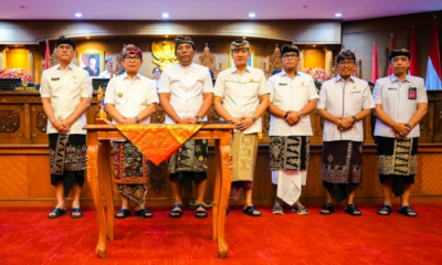 Ketua DPRD Badung Anom Gumanti dan Bupati Badung Adi Arnawa menandatangani Nota Kesepakatan KUA-PPAS Perubahan 2026 di Ruang Sidang Utama Gosana.