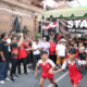 Wakil Walikota Denpasar Arya Wibawa melepas peserta jalan santai dengan pengibaran bendera dalam peringatan HUT Ke-81 RI di Banjar Tag-Tag Tengah, Peguyangan.