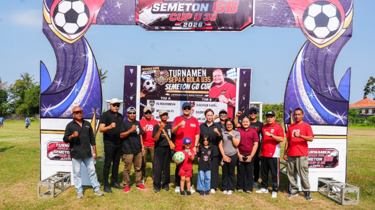 Wakil Bupati Badung Bagus Alit Sucipta didampingi anggota DPRD Badung Putu Yunita Oktarini membuka Turnamen Semeton GB Cup U-35 2026 di Lapangan Pratu Made Linggih, Kapal.